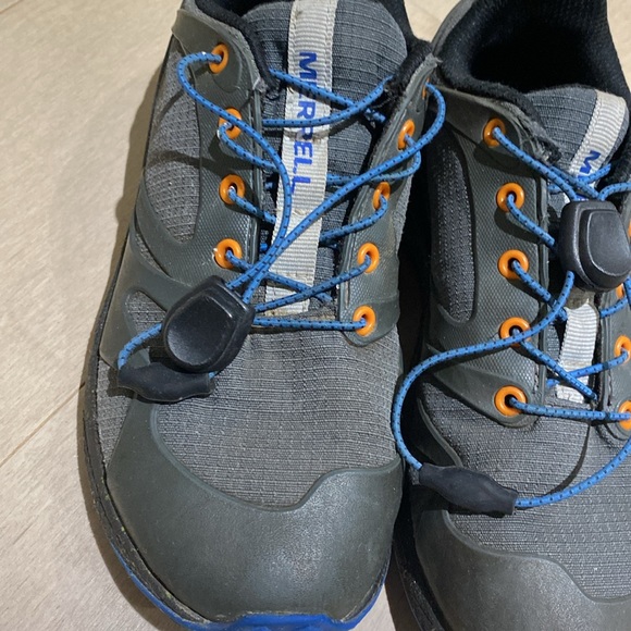 Size 3 Merrell kids hiking shoes - Picture 2 of 4